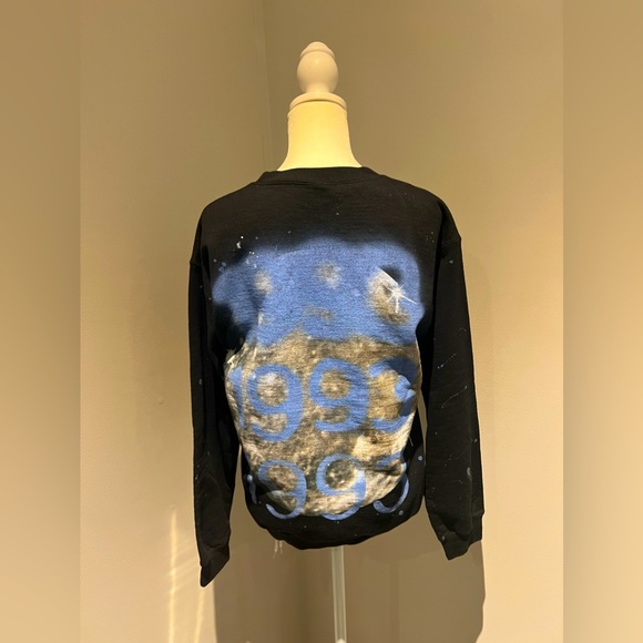 Ariana Grande 1993 Birthday Crewneck - Picture 2 of 3